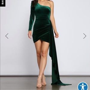 Windsor Zhuri Formal One Shoulder Velvet Dress